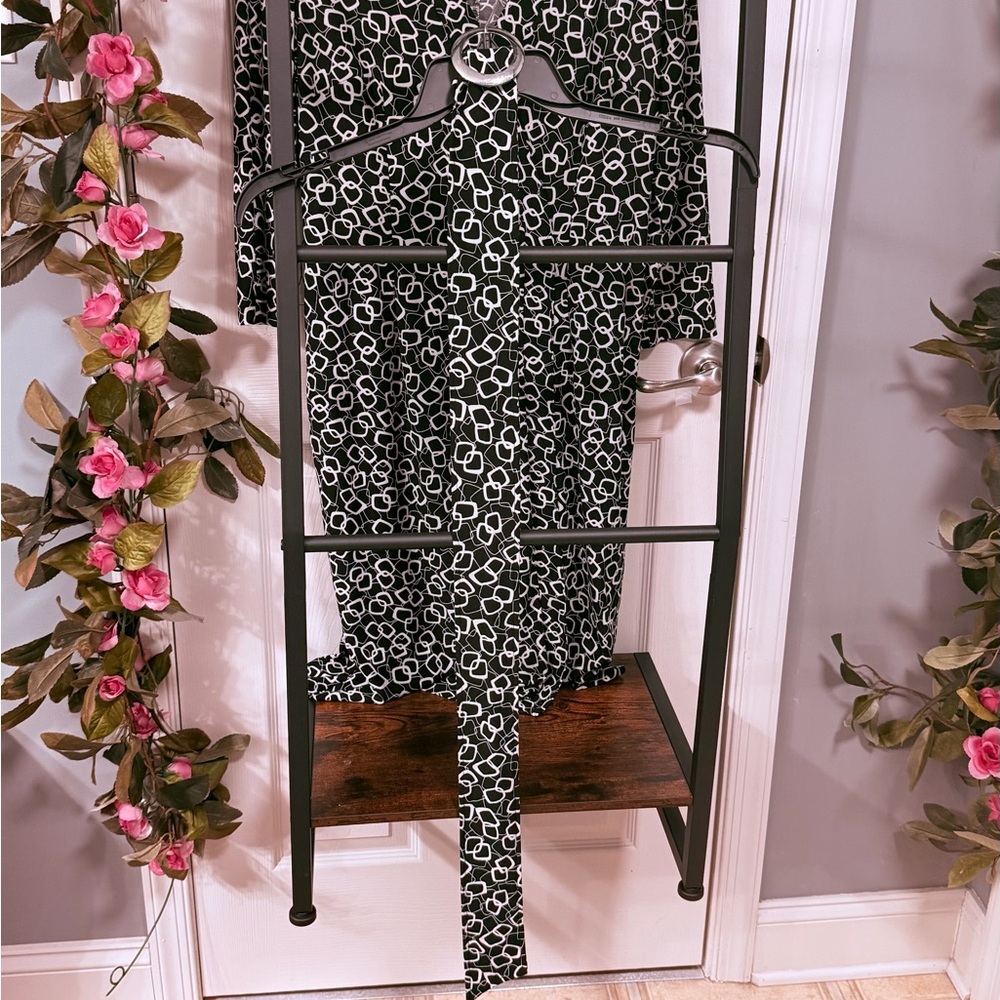 Chaps V-neck wrap 3/4 sleeves tie waist abstract geometric print Dress - Picture 3 of 15